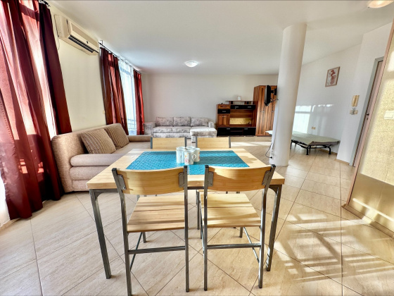 Aheloy Palace J 706