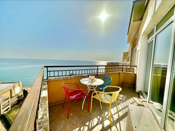 Aheloy Palace J 705