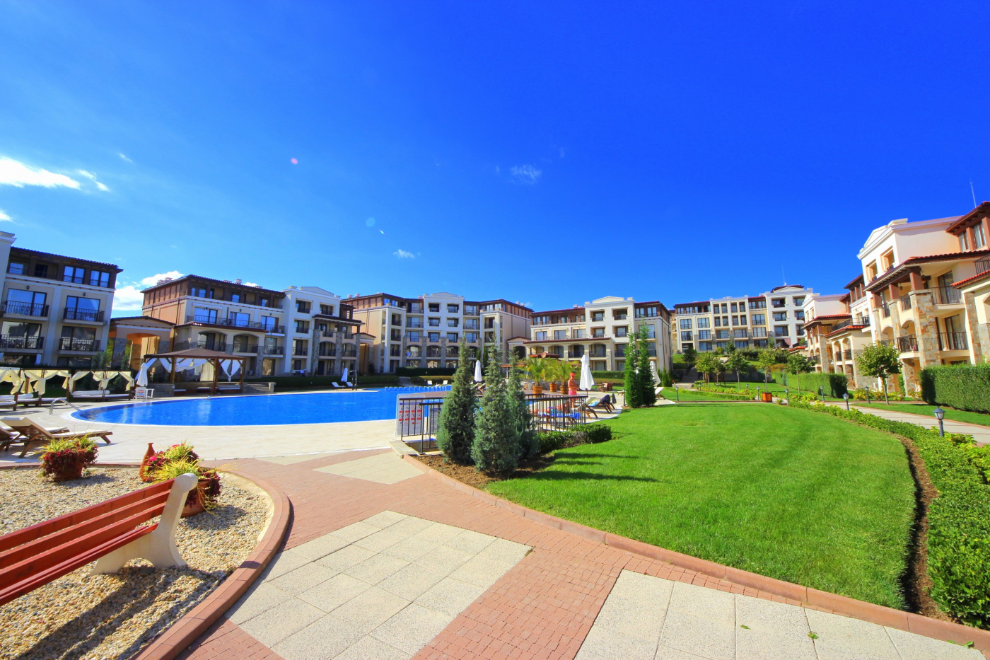 Green Life Aparthotel