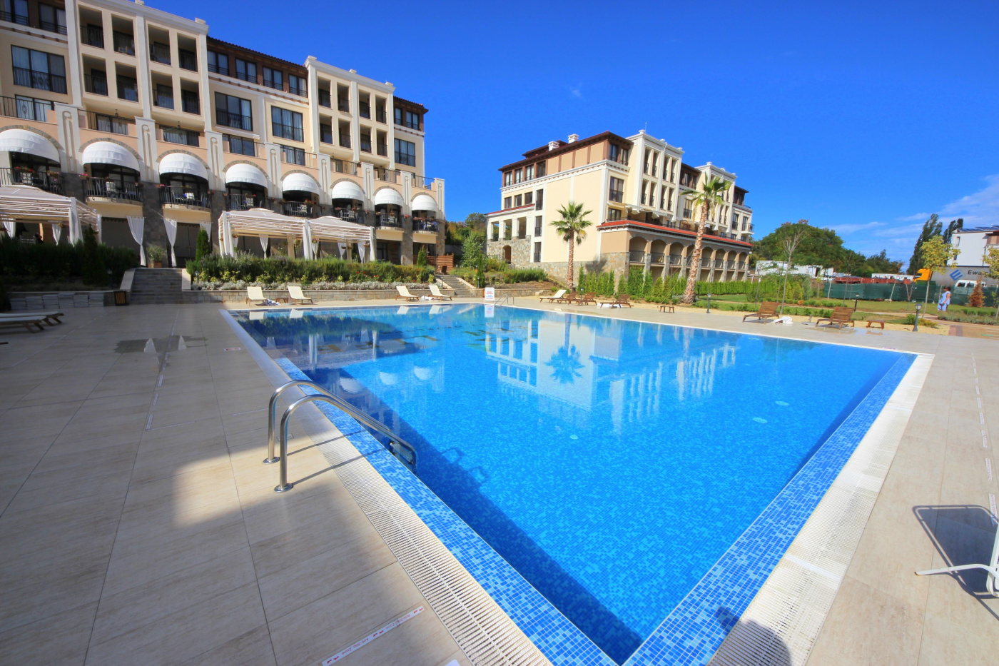 Green Life Aparthotel