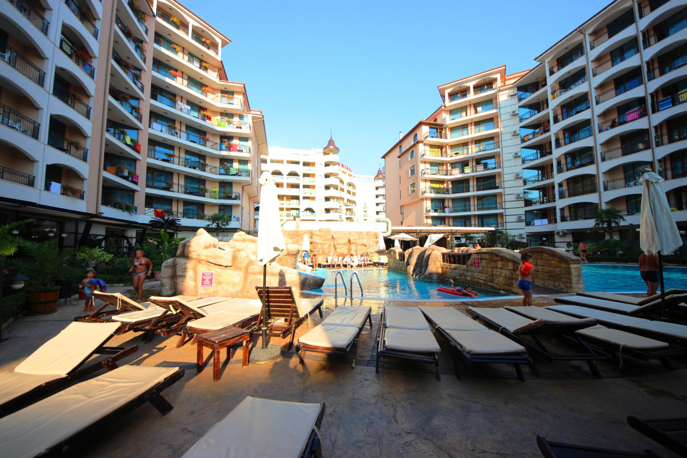 Karolina Aparthotel