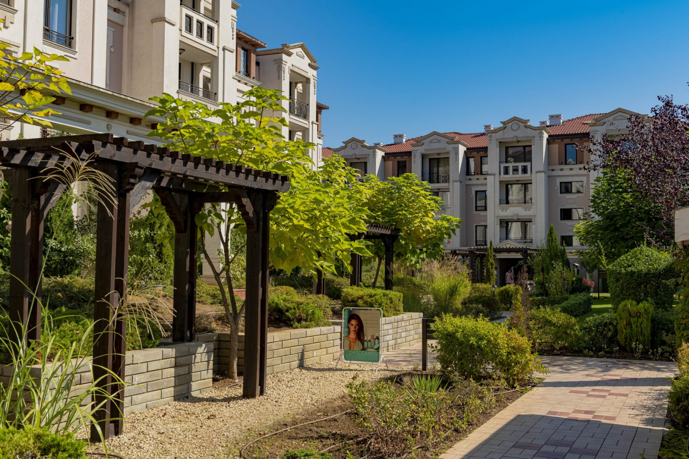 Green Life Aparthotel