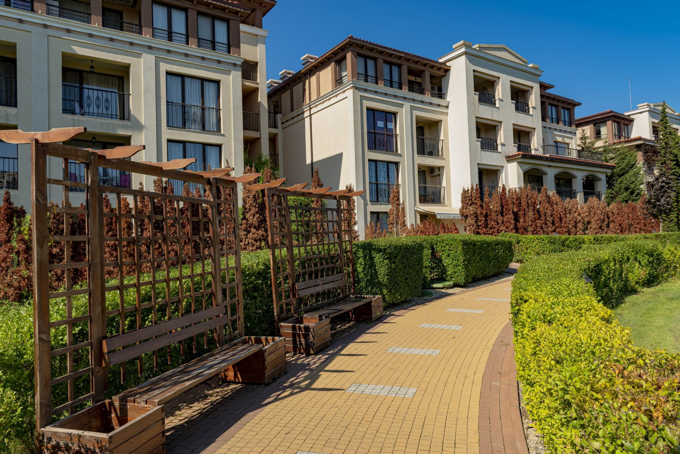 Green Life Aparthotel