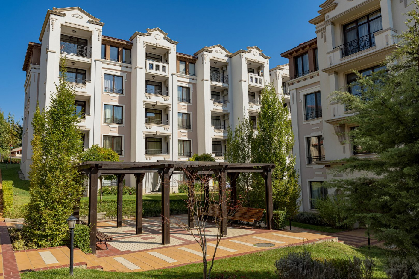 Green Life Aparthotel