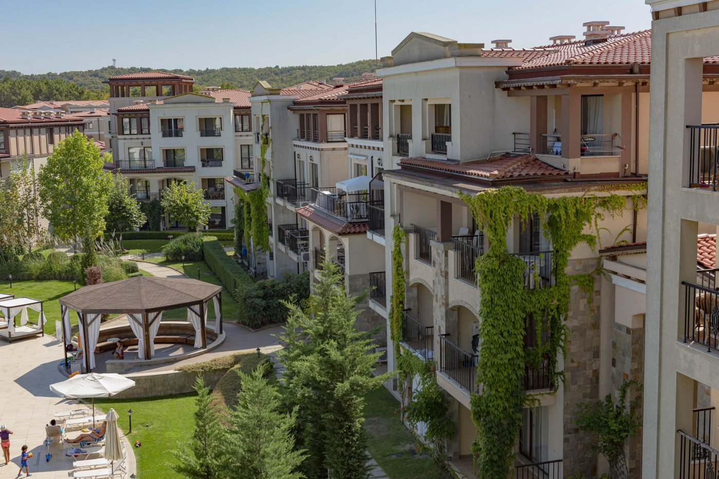 Green Life Aparthotel