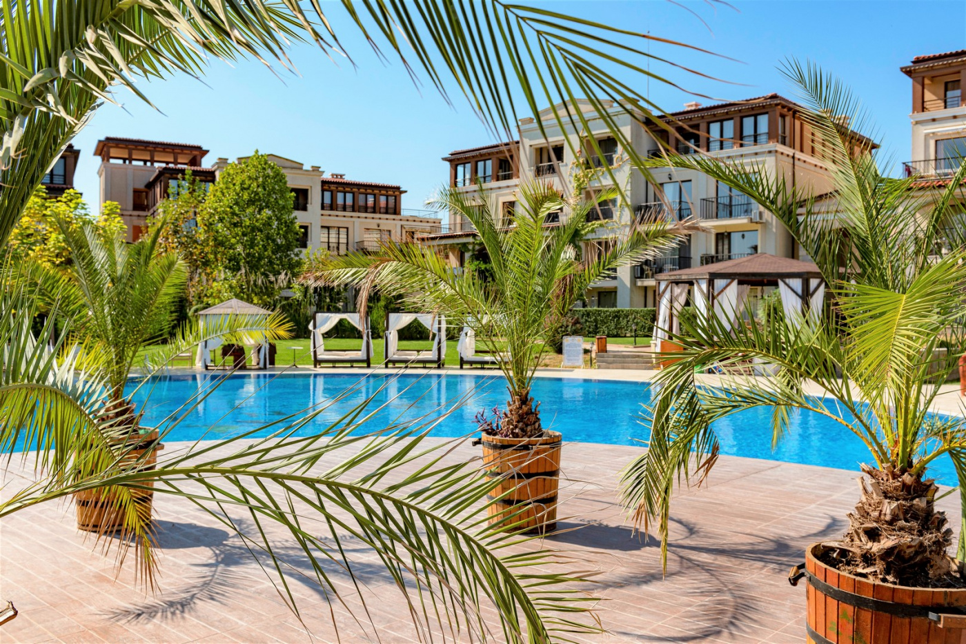 Green Life Aparthotel