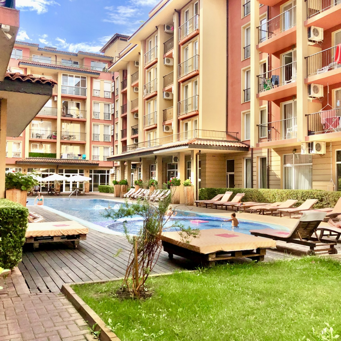 Sunny View Central Aparthotel